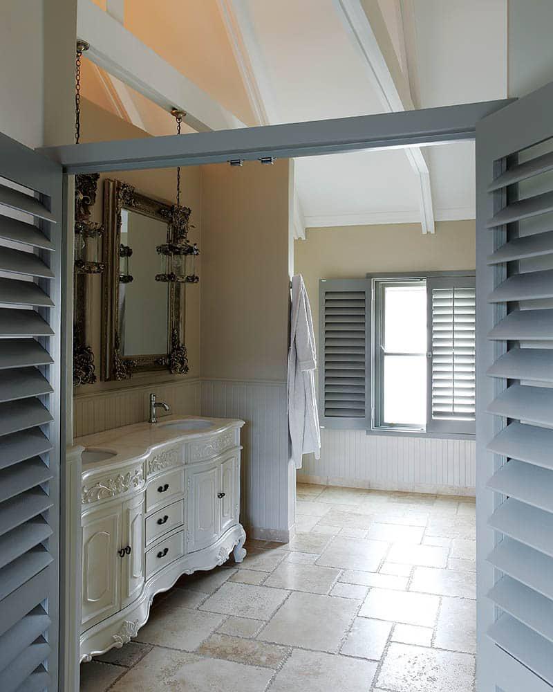 Plantation shutters 